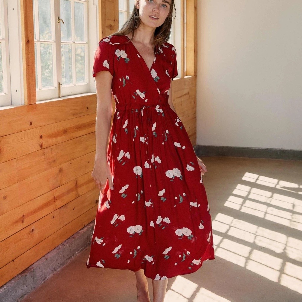 The Dawn Dress Petites In Crimson Floral (Small)